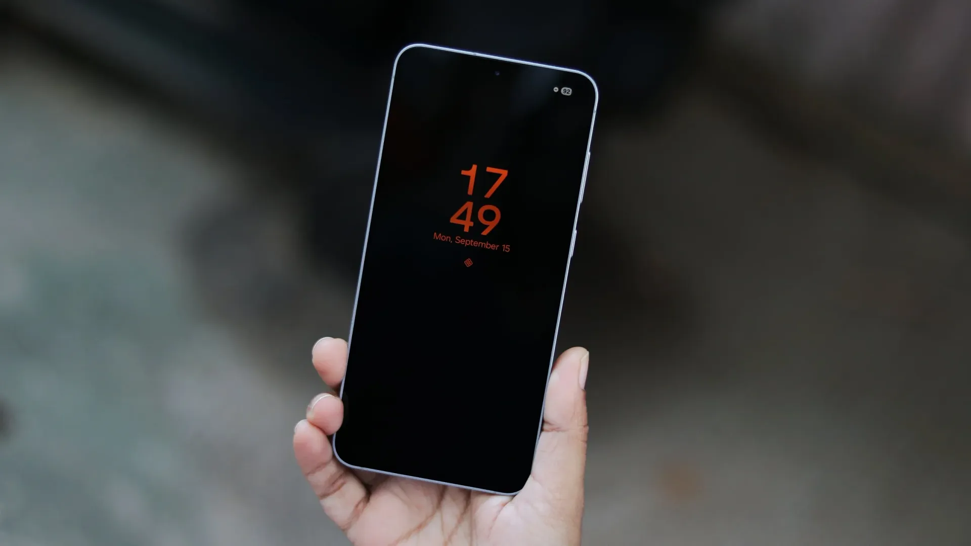 Samsung Galaxy S25 FE Always On Display In Red