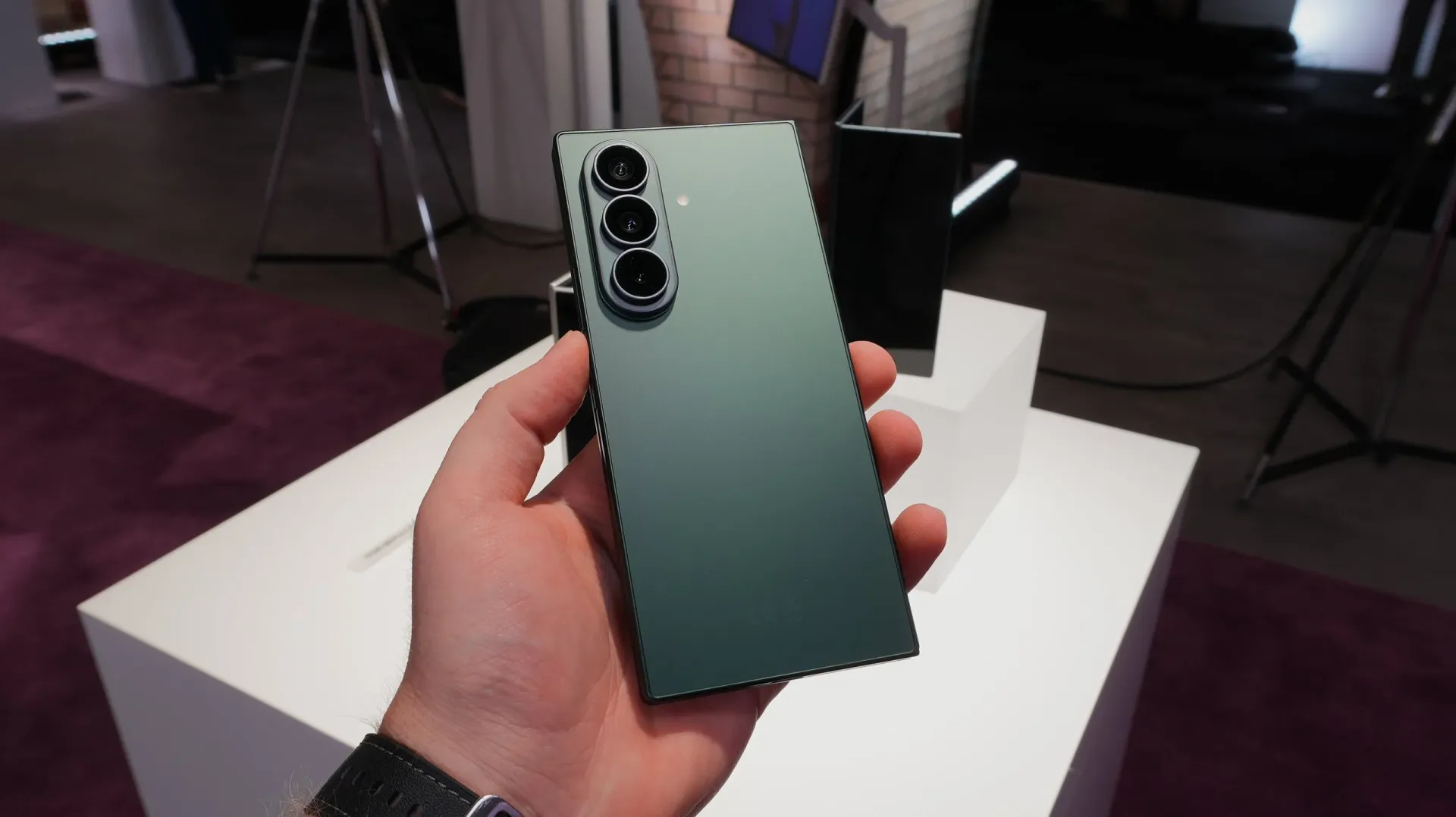 Samsung Galaxy Z Fold 8 Ultra Green Shadow