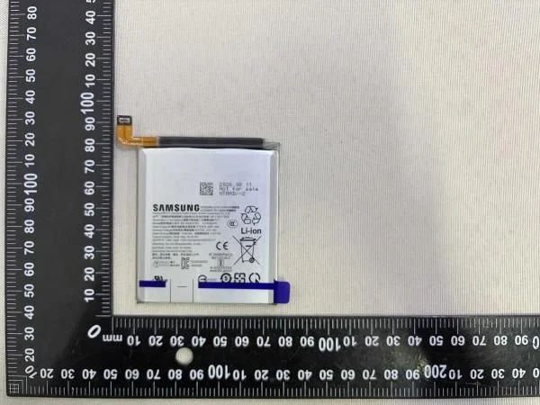 Samsung Galaxy S27 Ultra (left) and S27 Pro (right) batteries at Safety Korea