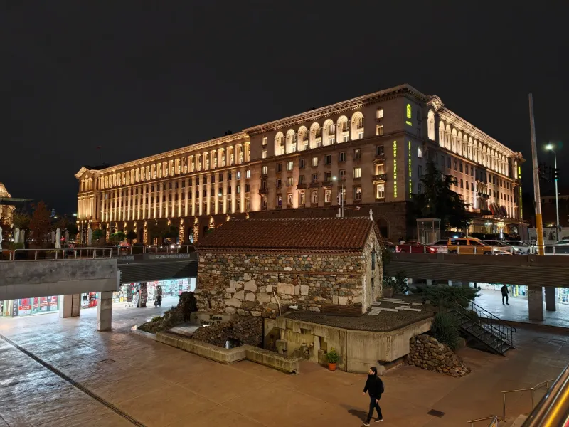 Oppo Find X10 Pro Max 1x in low light - 24mm, f/1.5, ISO 1600, 1/33s (4096x3072px) - News 26 10 Oppo Find X10 Series Camera Samples review