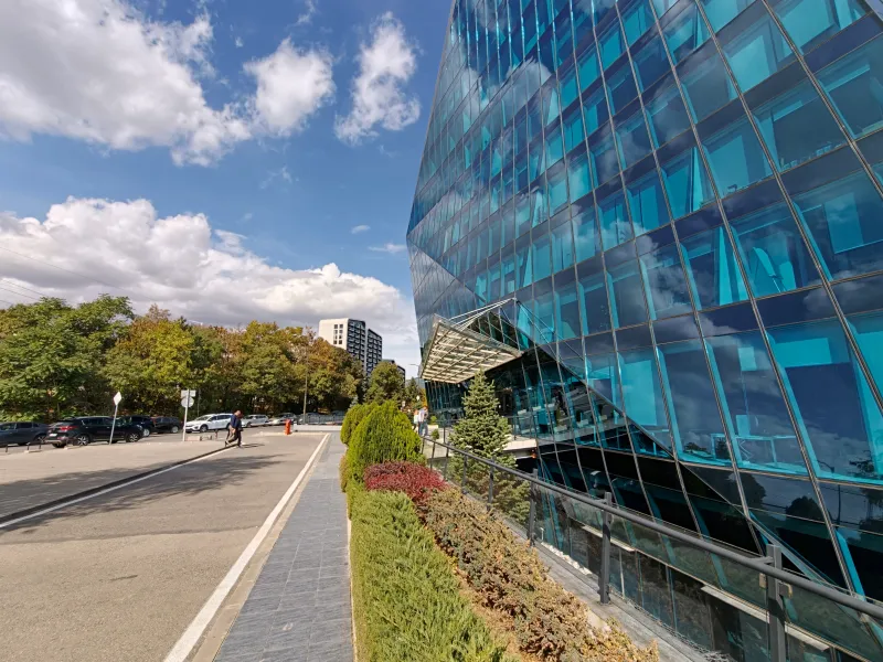 Oppo Find X10 0.6x - 15mm, f/2.0, ISO 50, 1/438s (5888x4416px) - News 26 10 Oppo Find X10 Series Camera Samples review