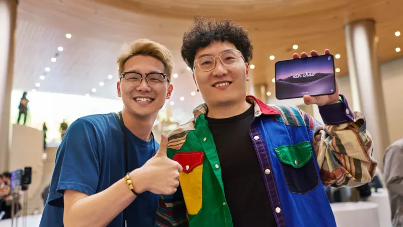 iPhone Duo launch at Apple Store Jing’an, Shanghai