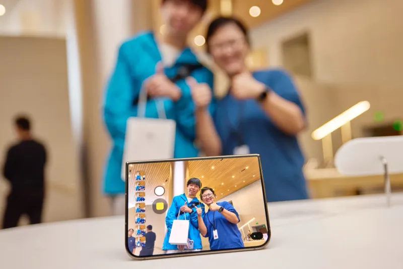 iPhone Duo launch at Apple Store Jing’an, Shanghai