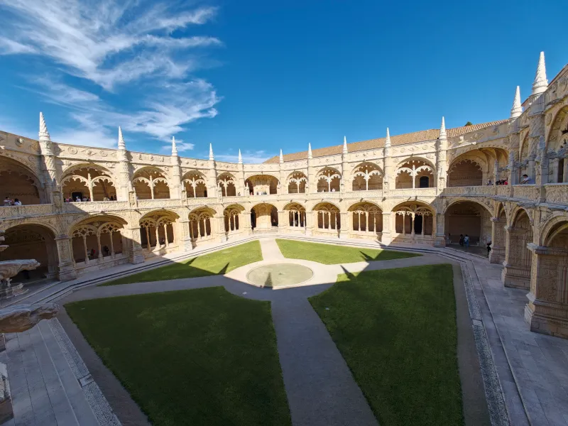 Oppo Find X10 Pro Max ultrawide (13mm, f/2.2, ISO 50, 1/213s, 5888x4416px)