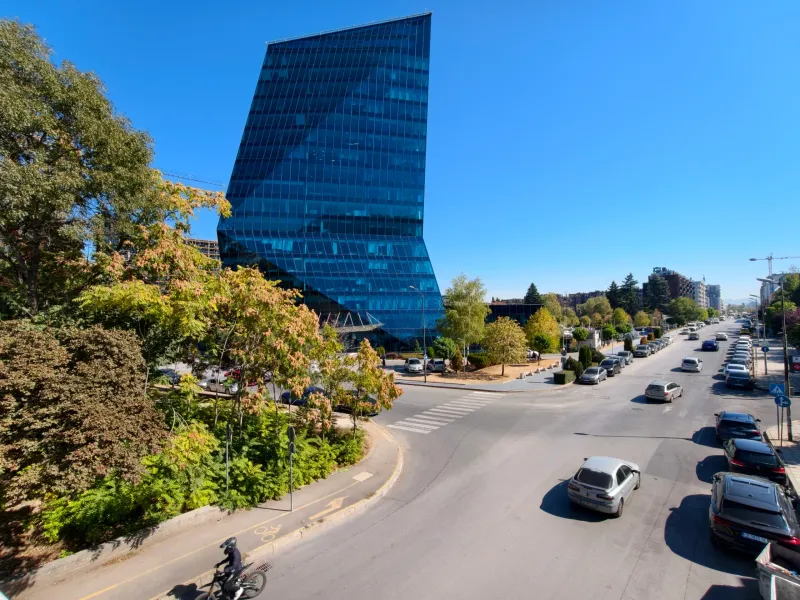 vivo X Fold6 daylight samples, ultrawide camera (0.6x) (16mm, f/2.0, ISO 50, 1/404s, 4080x3060px)