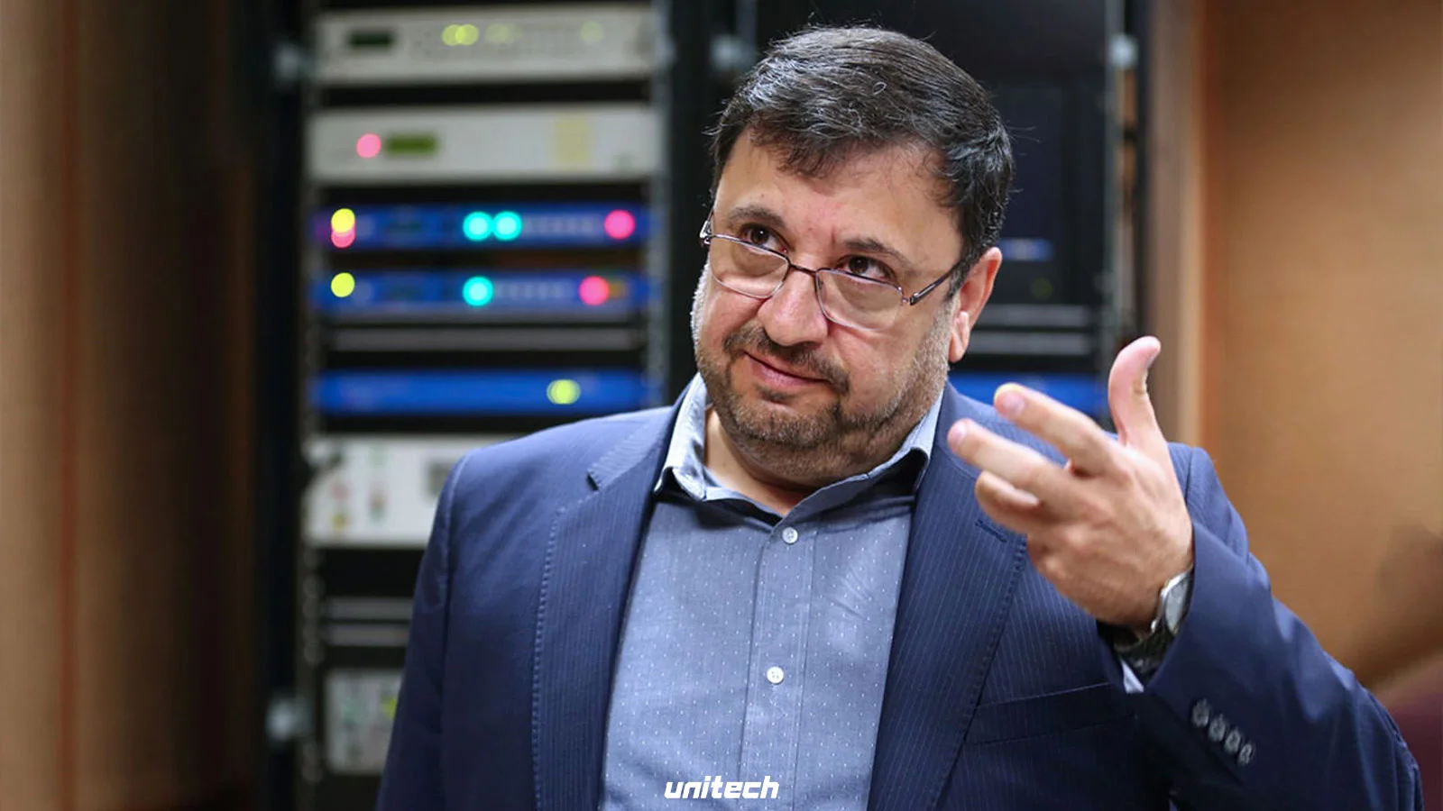 فیروزآبادی: پزشکیان اگر بخواهد می‌ تواند اینترنت را باز کند