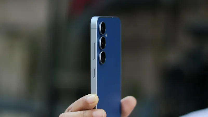Samsung Galaxy S25 FE From Side
