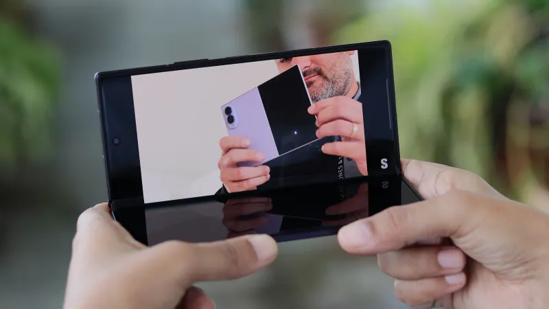 Galaxy Z Fold 8 Ultra in Flex Mode