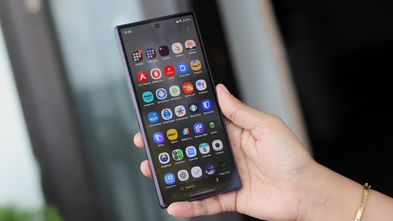 Samsung apps on Galaxy Z Fold 8 Ultra cover screen