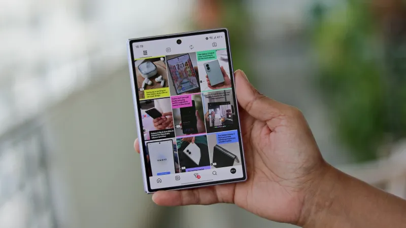 Instagram on Galaxy Z Fold 8 cover display