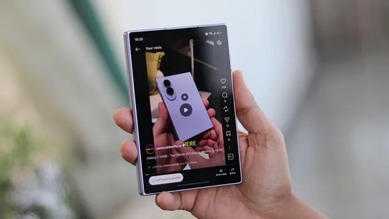 Instagram reels on Galaxy Z Fold 8 cover display