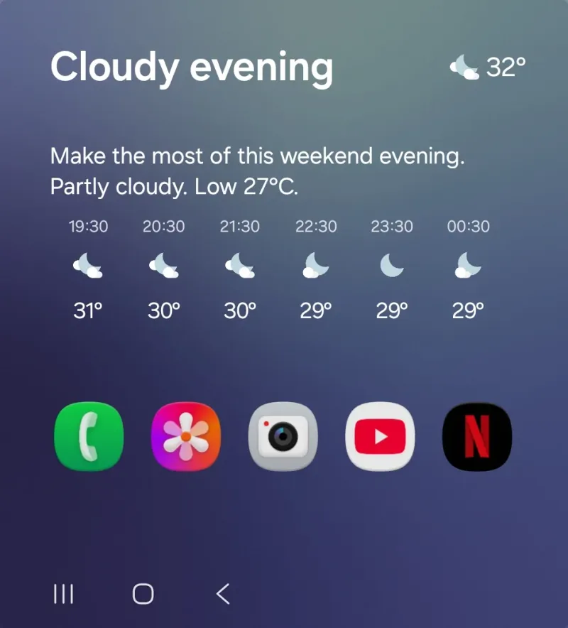 Now Brief and apps home screen on Flip 7 cover screen