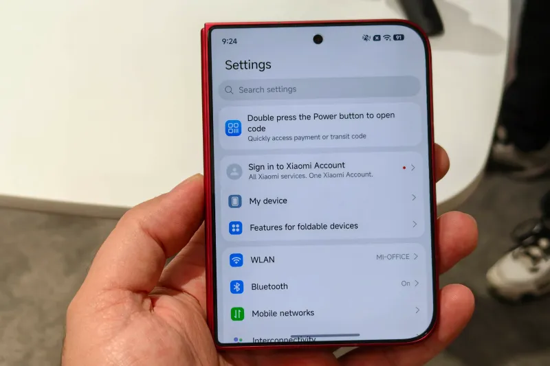 Xiaomi 18 Fold cover screen